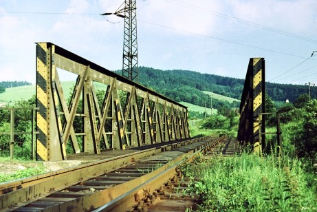 st u Vsetna - pvodn most pes Senici na trase Vsetn - Velk Karlovice (1.7. 1987)
