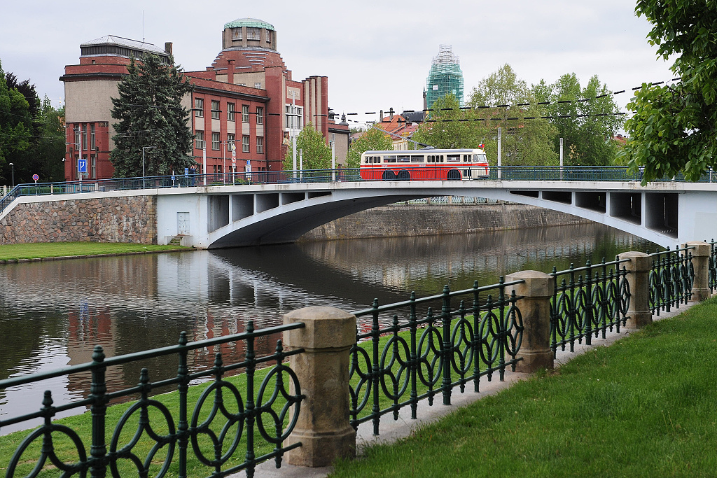 Trolejbus TATRA T 400/III na Tyrov most