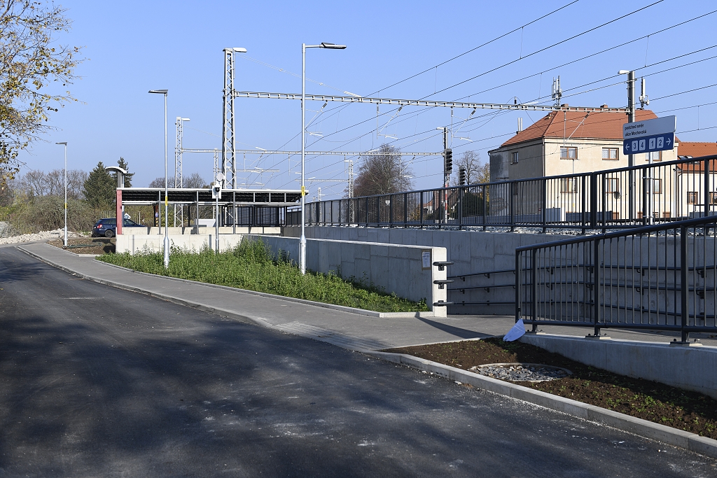 Oblast okol vstupu do novho podchodu ve smru od centra msta (ulice Kollrova)