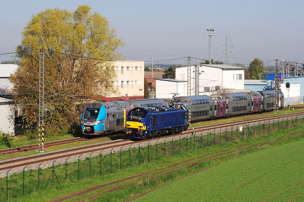Class 88.001 Testdrive, Velim (CZ) - Lokomotiva ady 88.001 pi zkuebnch jzdch (29.4. 2016)
