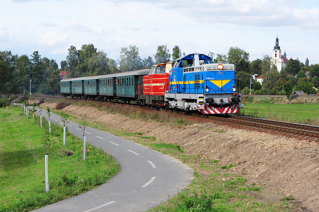 T466.0007 spolen s T444.162  opout stanici astolovice smrem do Letohradu