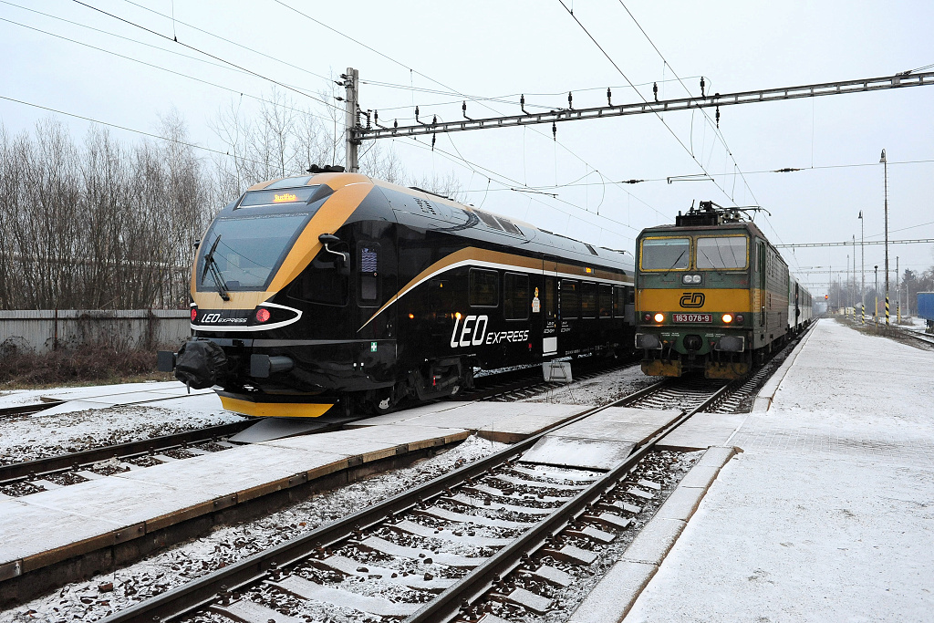 480.005 HK Slezsk Pedmst (4.1. 2016) - LE 1359, kiovn s Sp 1866 vedenm lokomotivou 163.078