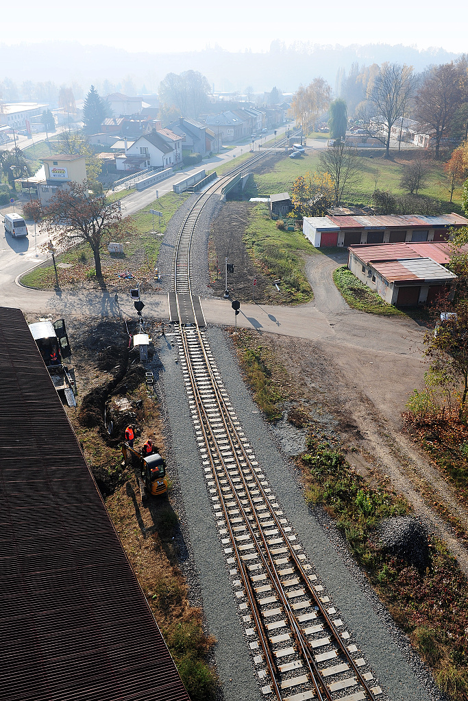 Pohled na vjezd do stanice od astolovic (4.11. 2015)