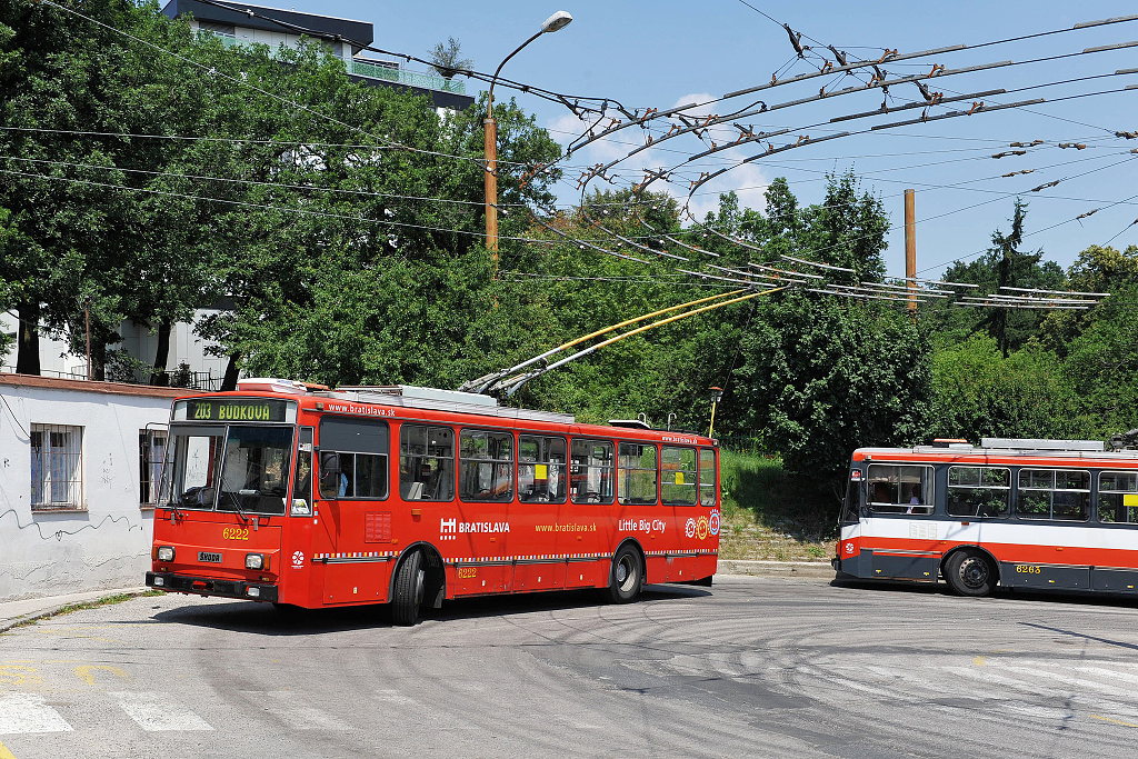 6222 Bratislava (10.7. 2013) -  modernizovan trolejbus v roce 2007 typu 14 TrM na lince 203 vyr z konen zastvky Koliba 