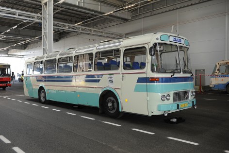 Autobus KAROSA M11 v depu dopravnho podniku Plze