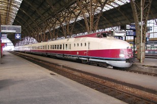 Vindobona, Praha hl.n. (12.4. 2003) - ped odjezdem soupravy zpt do Nmecka