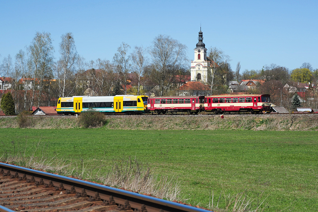 VT 650.74 astolovice (21.4. 2015) - zde na konci soupravy spolen s 810.655 smujc do RK (Solnice), Os 20222