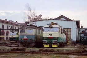 150.025 Praha Masarykovo ndra (21.3. 1999) - spolen s 141.004 a 150.004