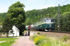 180.002 Mtkov (27.5. 2007) - spolen s lokomotivou 180.001