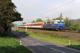 350.004 Kojice - Chvaletice (11.9. 2010) - krtce po odcizen eln tabulky, pravdpodobn pi odstaven v Brn