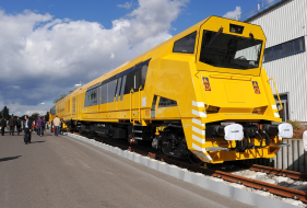 InnoTrans 2012 - Berln (19.9. 2012) - brusn souprava kolejnic od firmy Vossloh