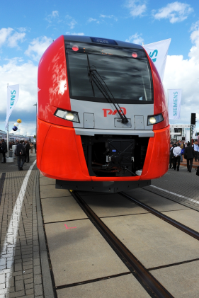 InnoTrans 2012 - Berln (19.9. 2012) - jednotka Desiro RUS, kter by mly bt v provozu k vidn v regionu Soi