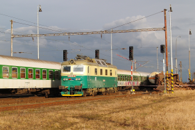 Kranice (9.2. 2007) - lokomotiva nkladnho vlaku od HK vyvzla z nehody "jen" s odenm bokem