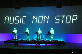 Kraftwerk (27.5. 2004) - Warszawa    