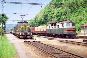 111.030 st nad Orlic (7.6. 1996) - Os 15271, spolen s 130.035