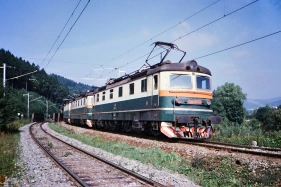 E669.2051 st u Vsetna (4.9. 1990) - spolen s E669.2085 + E669.2071