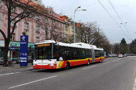 Hradec Krlov (4.4. 2011) - nvoz trolejbus na Terminl HD